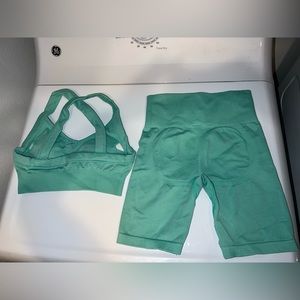 Teal Bo and Tee seamless set